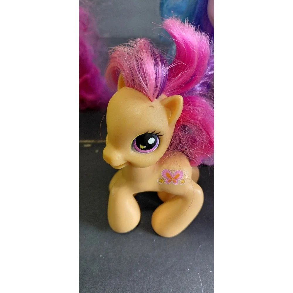Hasbro mix of vintage & modern My Little Pony brushable figures Collectible Toys